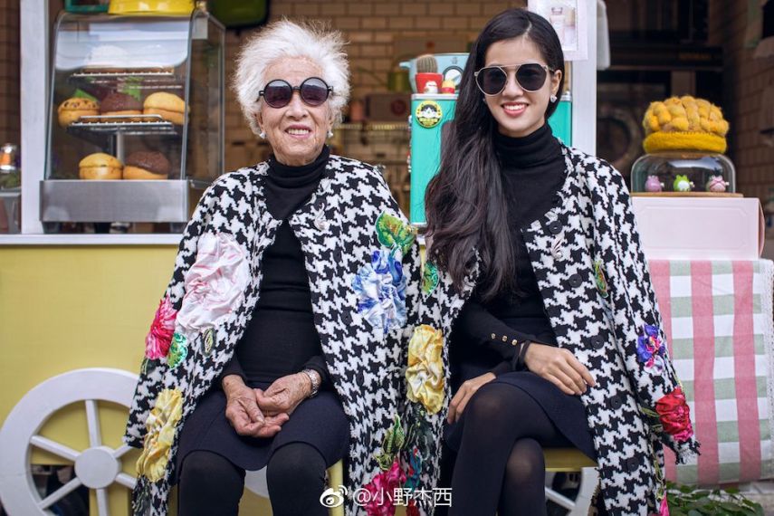 Zheng Suzhen, 85, faz sucesso com looks elegantes e estilosos