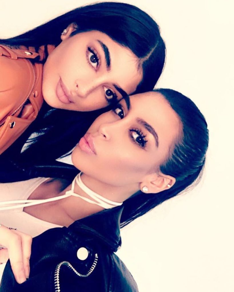 Sonia e Fyza fazem o maior sucesso no Instagram por serem praticamente sósias de Kim e Kylie