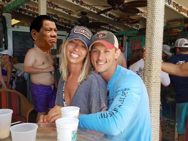 Casal pede Photoshop de homem sem camisa e vira meme