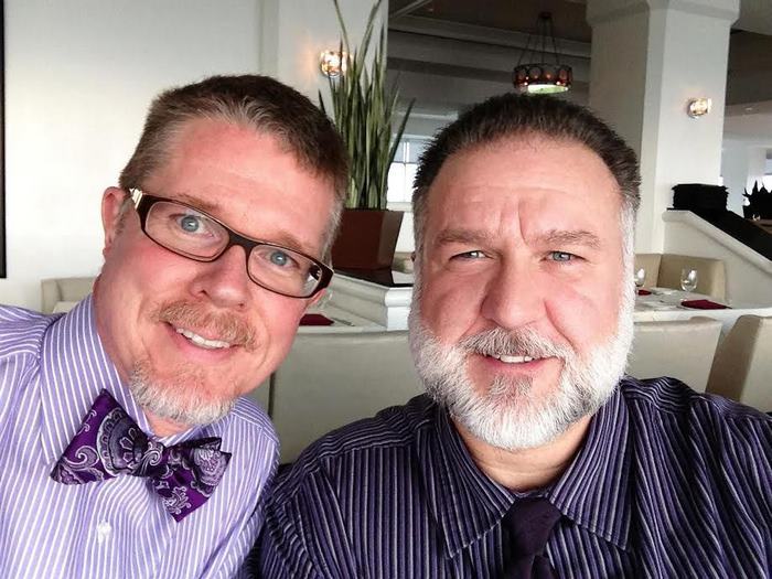 Os dois vivem em Tampa, na Flórida, e são casados desde 2008. Eles se conheceram em uma igreja LGBT-friendly em 1992. 