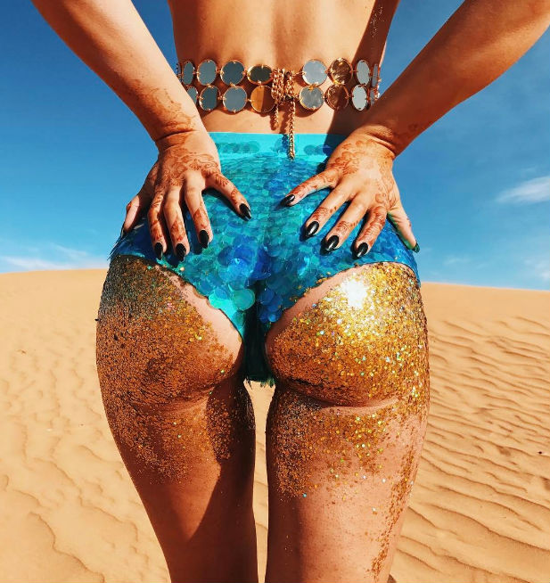 Você iria à praia com o bumbum coberto de glitter? Não é ecológico.