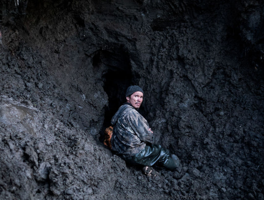 O fotógrafo Amos Chapple, da Radio Free Europe, resolveu acompanhar de perto o mundo dos mineradores russos, também conhecidos como 