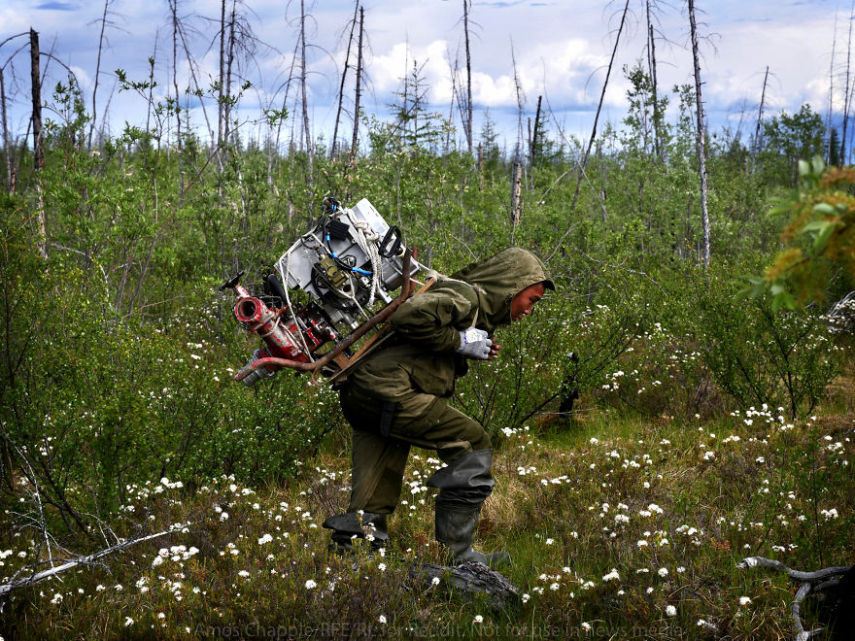 O fotógrafo Amos Chapple, da Radio Free Europe, resolveu acompanhar de perto o mundo dos mineradores russos, também conhecidos como 