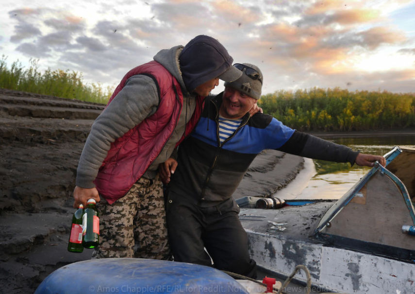 O fotógrafo Amos Chapple, da Radio Free Europe, resolveu acompanhar de perto o mundo dos mineradores russos, também conhecidos como 