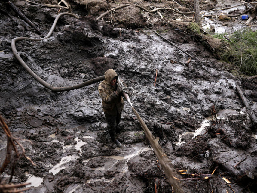 O fotógrafo Amos Chapple, da Radio Free Europe, resolveu acompanhar de perto o mundo dos mineradores russos, também conhecidos como 