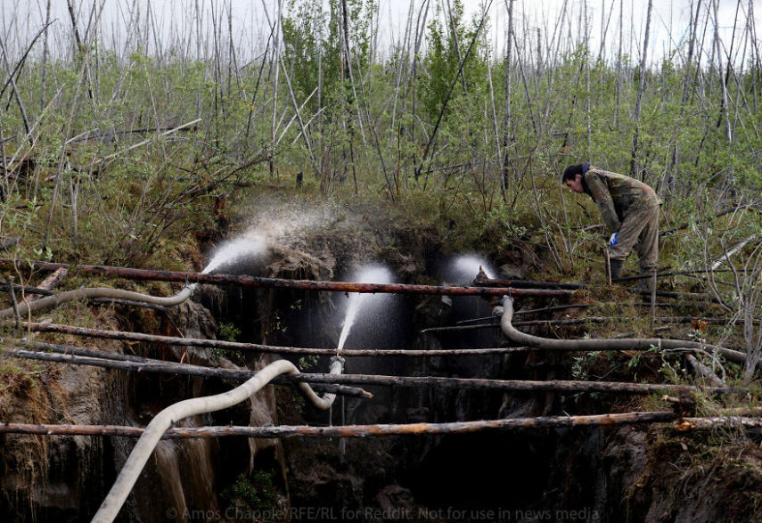 O fotógrafo Amos Chapple, da Radio Free Europe, resolveu acompanhar de perto o mundo dos mineradores russos, também conhecidos como 