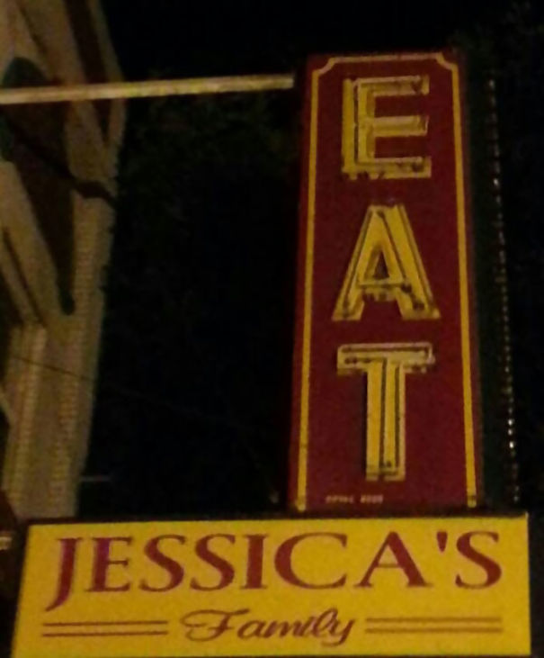 Aqui está escrito pra Comer a Família de Jessica? Oi?!