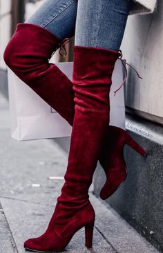 Segue na moda, mas ganhou materiais diferentes...como o veludo!