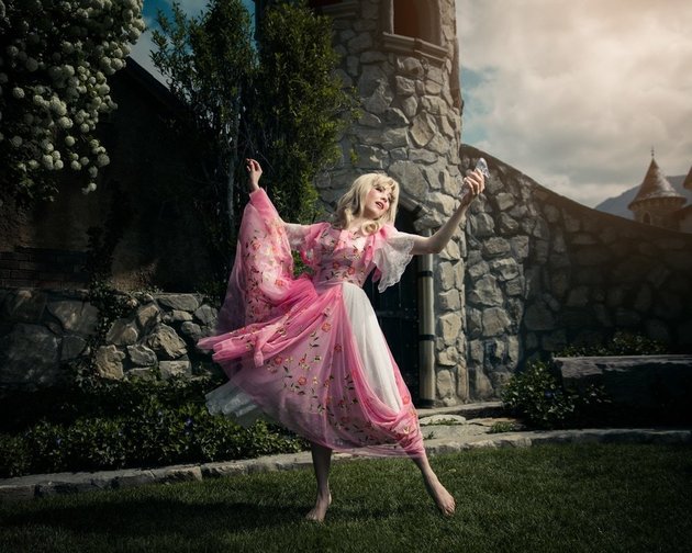 Nephi Garcia e Tony Ross decidiram imaginar como seriam as princesas da Disney quando fossem mais velhas e rainhas. Na foto, a modelo Lexi Mae Walker