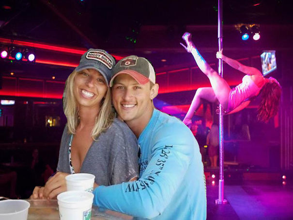 Casal pede Photoshop de homem sem camisa e vira meme