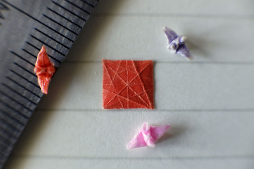 Origami minúsculos de ninja na arte da dobradura