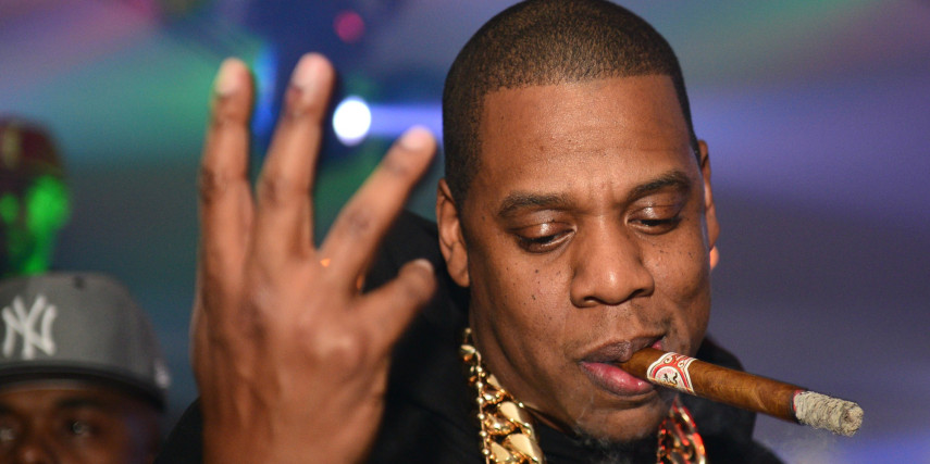 Um jovem Jay-Z não conseguiu que qualquer gravadora quisesse assinar com ele. Crescendo nos Projects Marcy, no Brooklyn, Jay-Z trabalhou para aperfeiçoar seu 