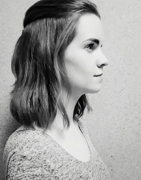 or causa da semelhança entre ela e Emma, Kari é cosplay da personagem Hermione Granger e, agora, também de Bela, de A Bela e a Fera