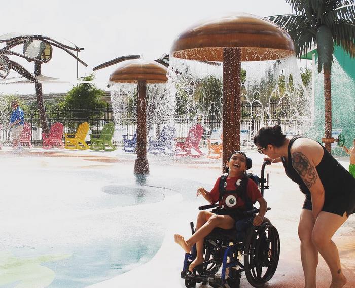 Foi inaugurado em San Antonio, Texas, nos Estados Unidos, um parque 100% adaptado e pensando para pessoas com necessidades especiais. O local se chama Morgan's Inspiration Island e é um parque aquático para que crianças e adultos possam se divertir!