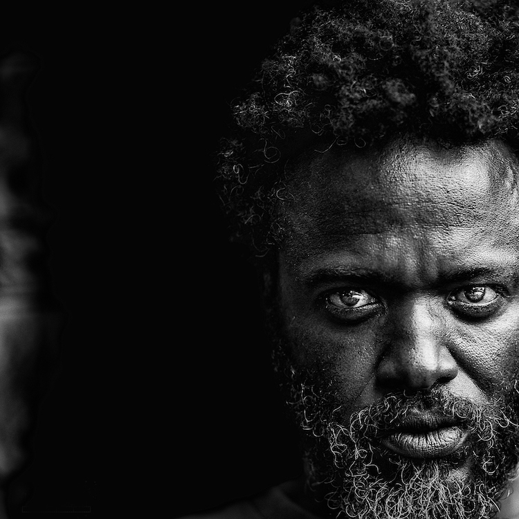 Fotógrafo brasileiro retrata moradores de rua em série vencedora de prêmios