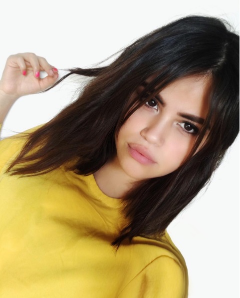 A mexicana Sofia Solares é sósia da cantora Selena Gomez, mas que também é um pouquinho parecida com Maisa Silva