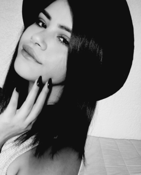 A mexicana Sofia Solares é sósia da cantora Selena Gomez, mas que também é um pouquinho parecida com Maisa Silva