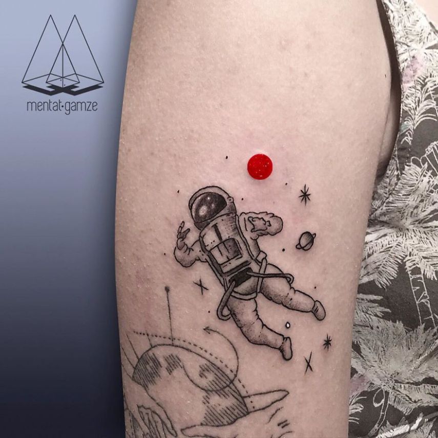 Artista cria tattoos incríveis com marca registrada: o círculo vermelho