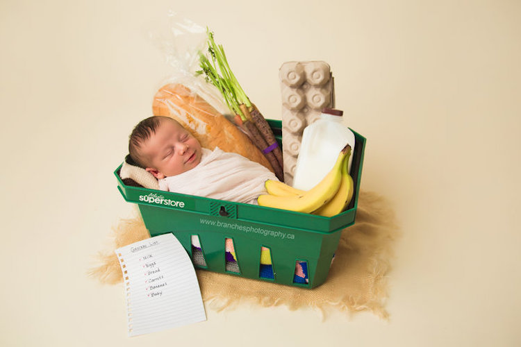 Bebê nascido em mercearia de forma inesperada ganha ensaio fotográfico