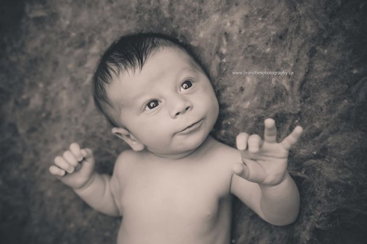 Bebê nascido em mercearia de forma inesperada ganha ensaio fotográfico