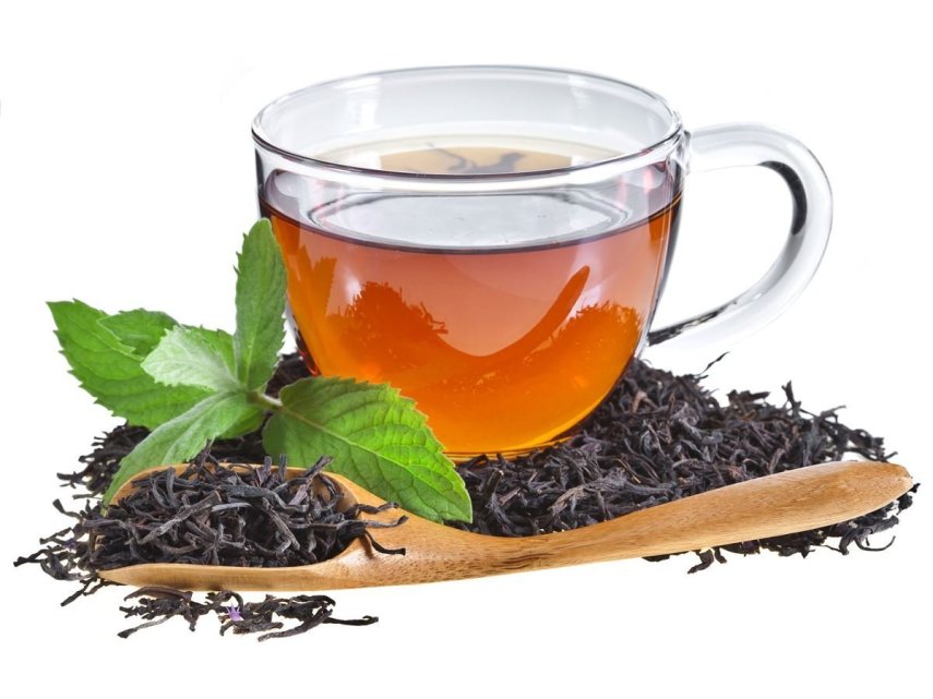 Bebida é feita a partir da folha da Camellia sinensis. Cada xícara de chá contém 50 mg de cafeína.