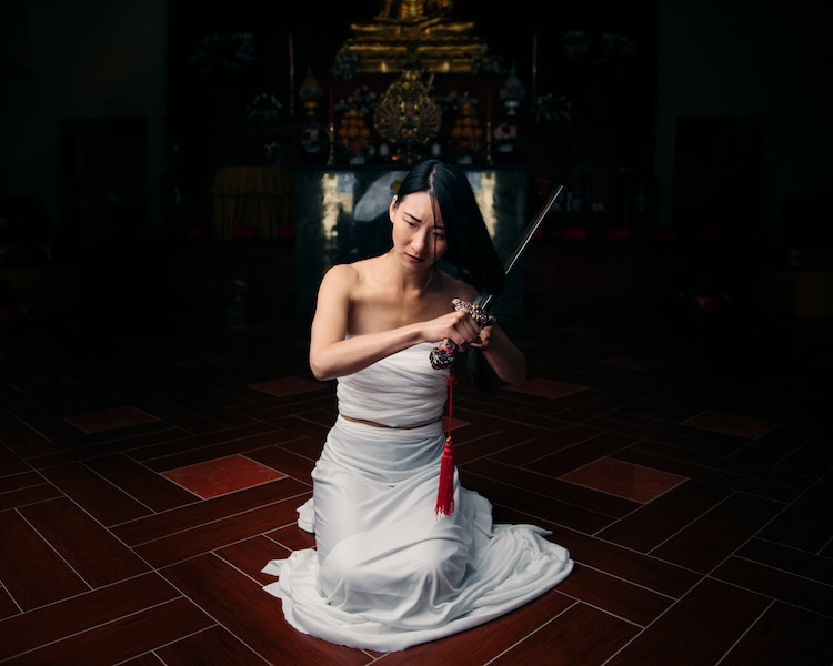 Fotógrafo convida mães e filhas para mostrar fases distintas das princesas dos contos de fadas