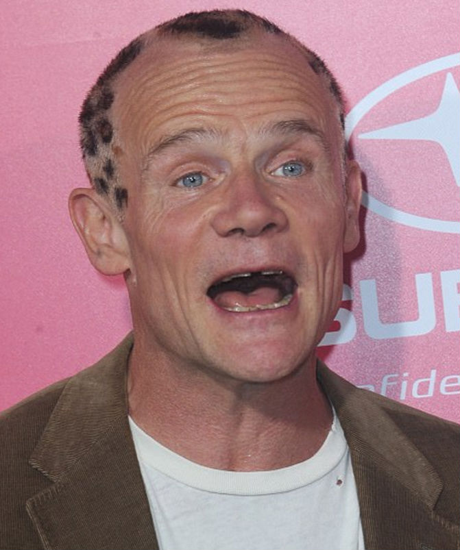O baixista do Red Hot Chili Peppers aos 54 anos.