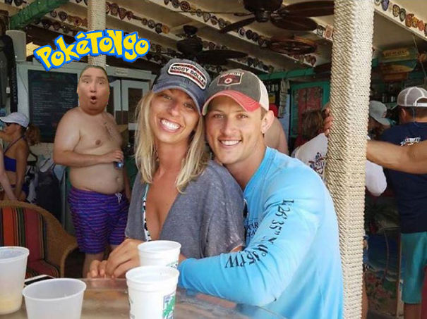 Casal pede Photoshop de homem sem camisa e vira meme