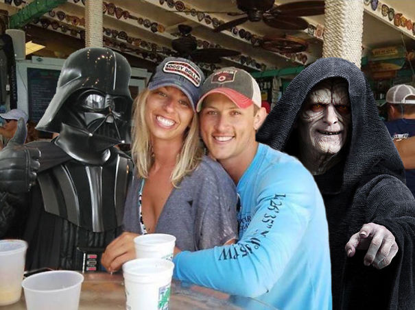 Casal pede Photoshop de homem sem camisa e vira meme