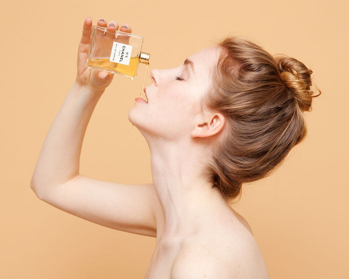 Em Dellaware, ninguém pode tomar perfume como se fosse bebida alcóolica
