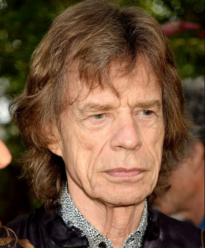 Cantor aos 73 anos.