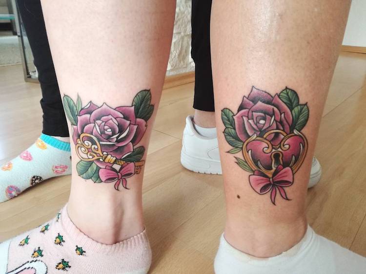 Tatuagens de mãe e filha celebram vínculo especial de toda a vida