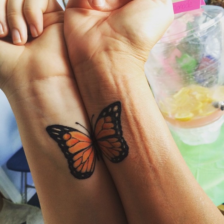 Tatuagens de mãe e filha celebram vínculo especial de toda a vida