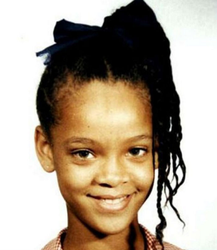 Riri em foto tirada na escola.