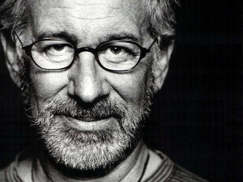 Steven Spielberg foi rejeitado várias vezes pela Escola de Artes Cinematográficas da Universidade da Califórnia do Sul. Ele passou a criar o primeiro blockbuster de verão com 