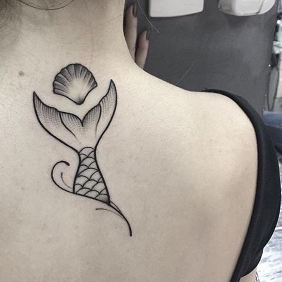 Tem de tudo: sereias de corpo inteiro, coloridas, geométricas, apenas o um pedacinho da cauda, conchas...