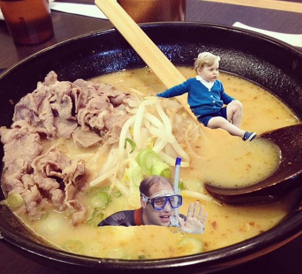 O perfil @celebrities_in_ramen está photoshopando celebridades dentro de bowls de lámen, aquele prato oriental feito com macarrão, caldo quente, legumes e carnes.