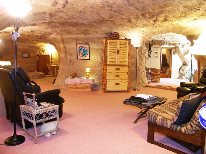 O Kokopelli's Cave Bed & Breakfast é outro hotel americano construído no subsolo de uma antiga pedreira.