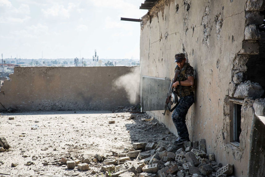 Fotógrafo não consegue comprador para imagens de guerra e decide compartilhá-las