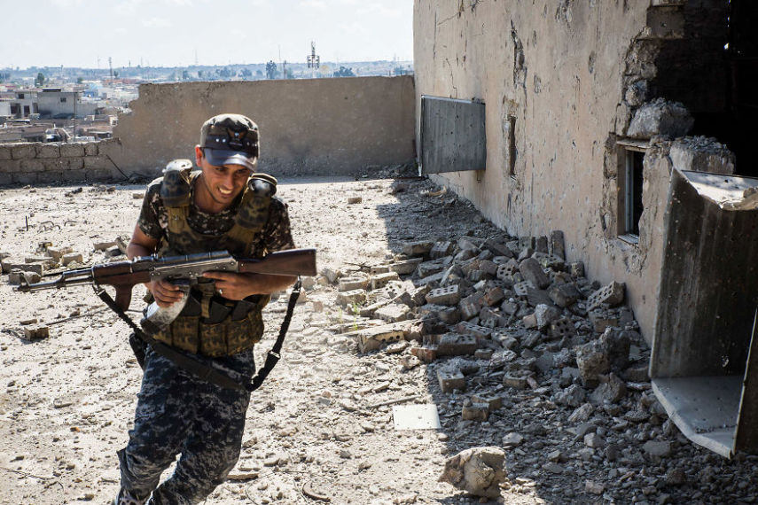 Fotógrafo não consegue comprador para imagens de guerra e decide compartilhá-las