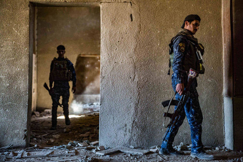 Fotógrafo não consegue comprador para imagens de guerra e decide compartilhá-las