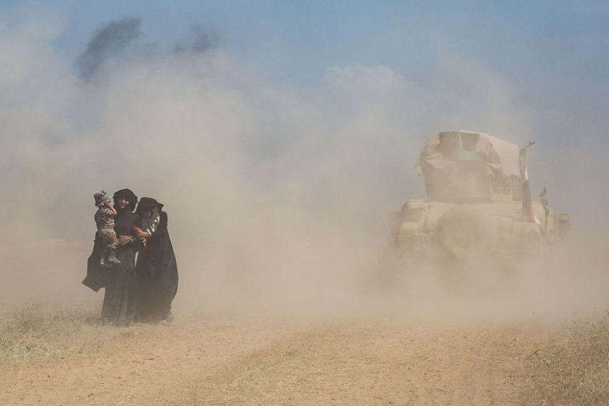 Fotógrafo não consegue comprador para imagens de guerra e decide compartilhá-las