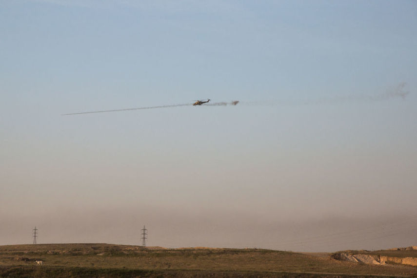 Fotógrafo não consegue comprador para imagens de guerra e decide compartilhá-las