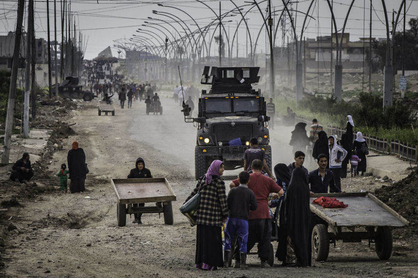 Fotógrafo não consegue comprador para imagens de guerra e decide compartilhá-las