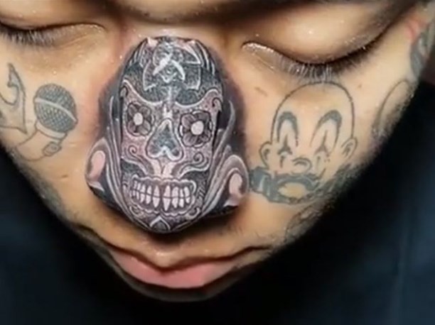 Tatuagem no nariz ganha força como nova tendência no Instagram