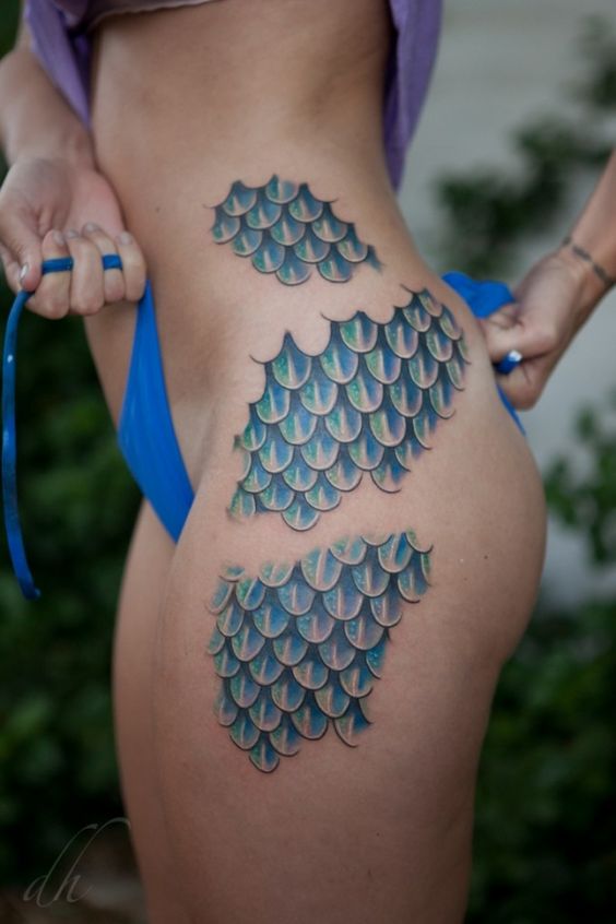 Tem de tudo: sereias de corpo inteiro, coloridas, geométricas, apenas o um pedacinho da cauda, conchas...