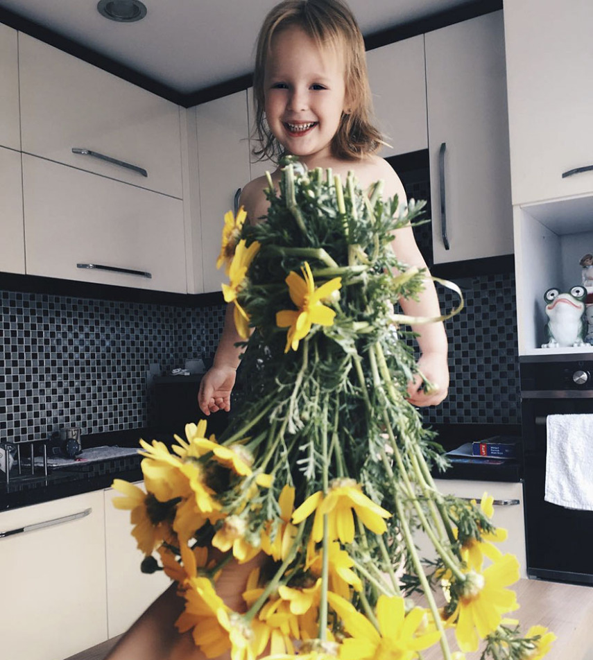 Pintora transforma flores, frutas e vegetais em 