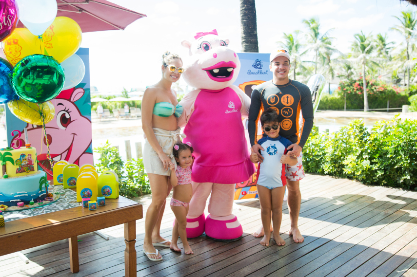 Wesley Safadão comemorou com a família, no Beach Park, aniversário da filha