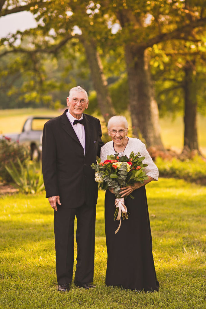 Casal de idosos celebra 65 anos de união