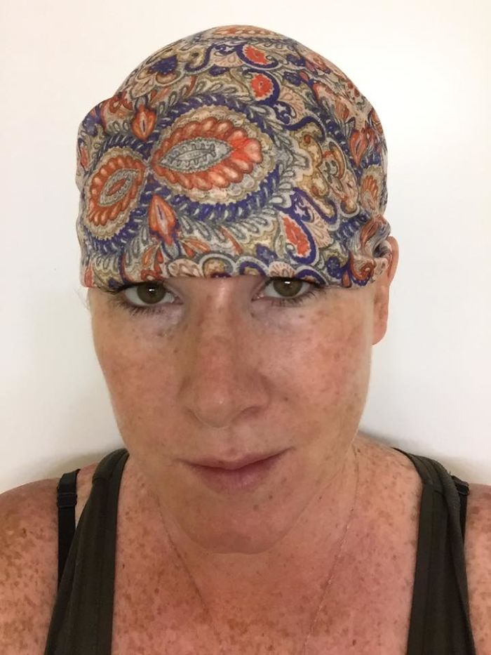 Bethany Gambardella-Greenway, 39 anos, é mãe de duas filhas e está em uma missão de alertar pessoas para a realidade do câncer de pele e tem documentado com uma foto por dia sua batalha contra um melanoma na pele